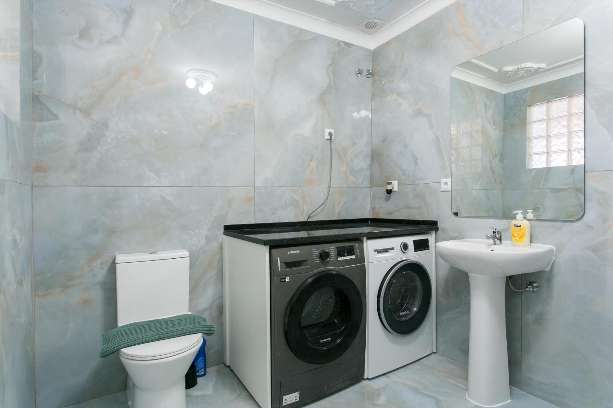 Historical Center, Large 2 Bedroom Apartment, Bright & Stylish