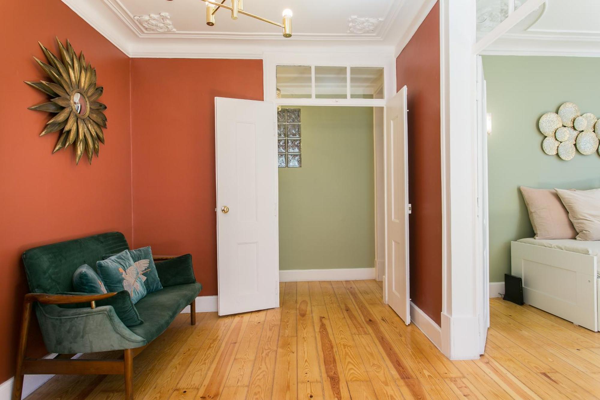 Historical Center, Large 2 Bedroom Apartment, Bright & Stylish Apartment Lissabon