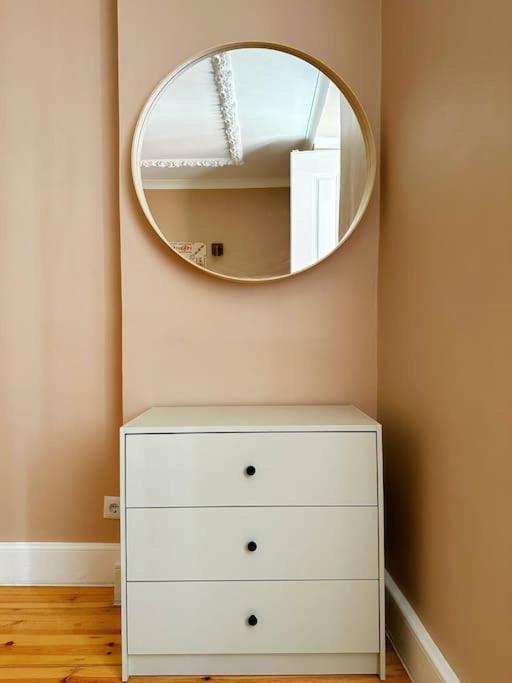 Historical Center, Large 2 Bedroom Apartment, Bright & Stylish Appartement