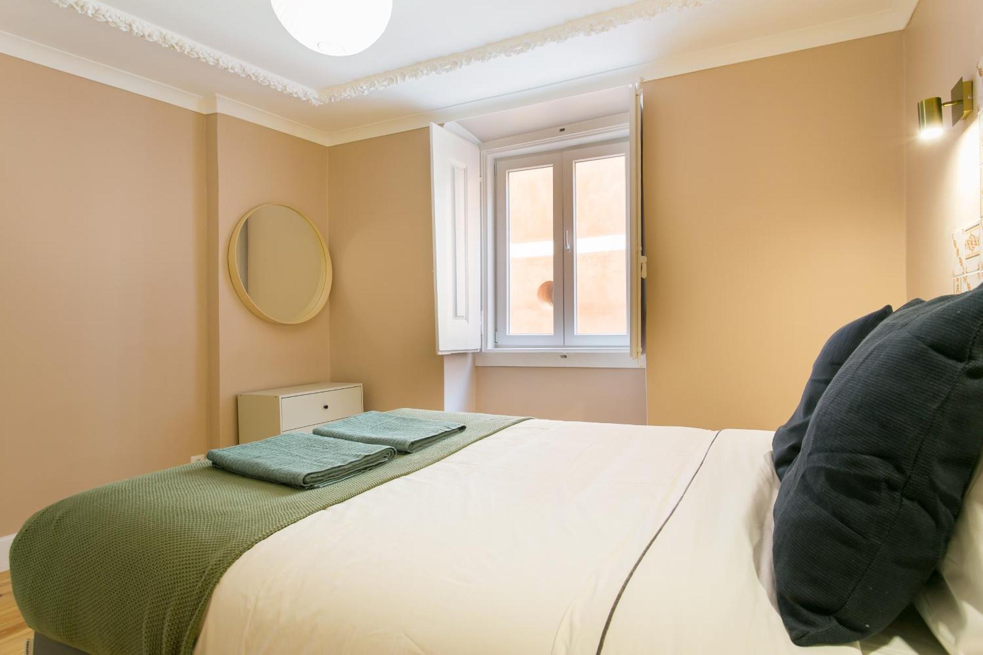 Appartement Historical Center, Large 2 Bedroom Apartment, Bright & Stylish Lissabon