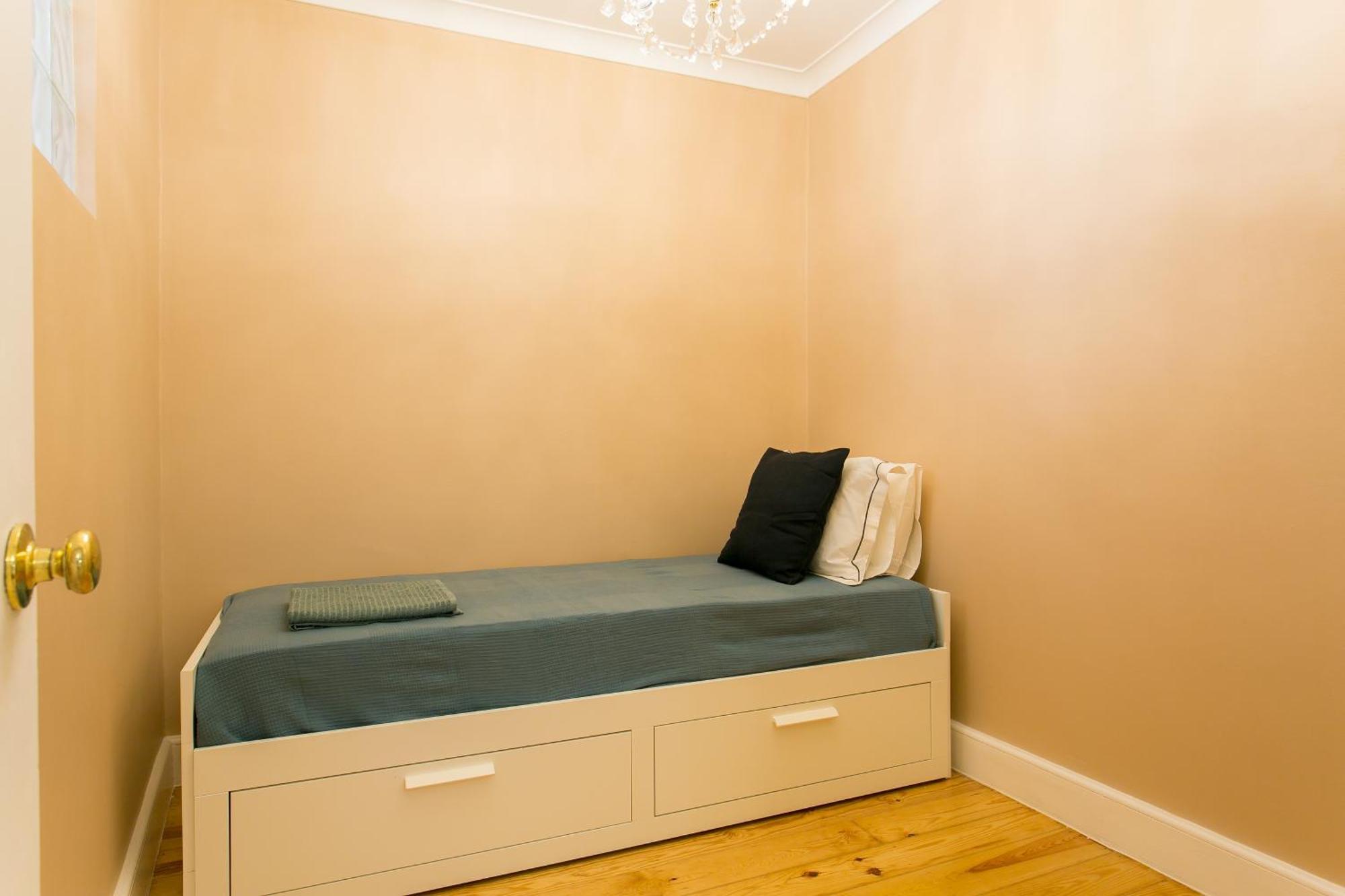 Historical Center, Large 2 Bedroom Apartment, Bright & Stylish Appartement
