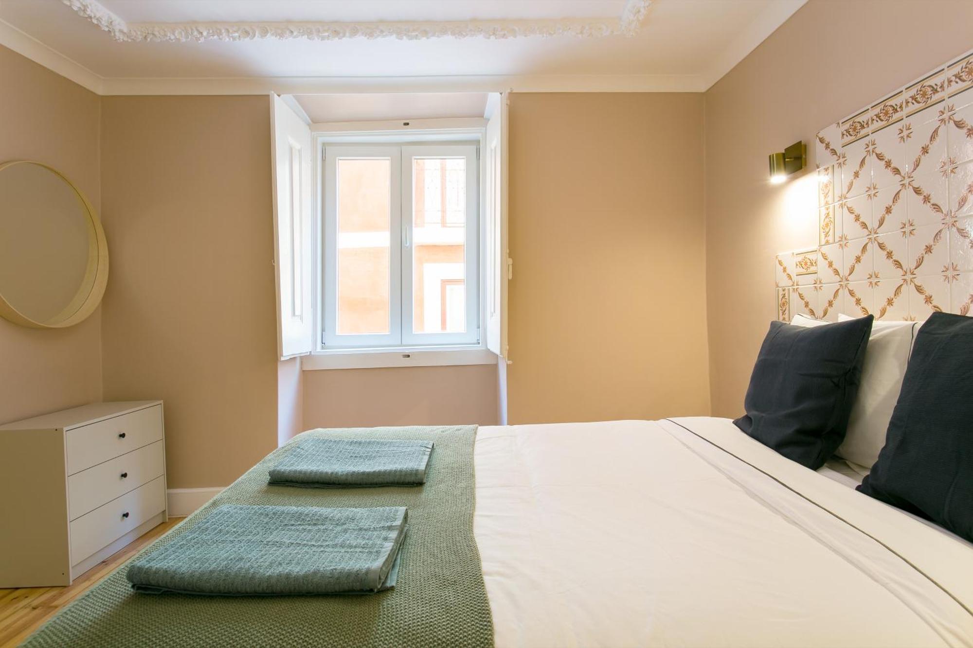 Historical Center, Large 2 Bedroom Apartment, Bright & Stylish Appartement *