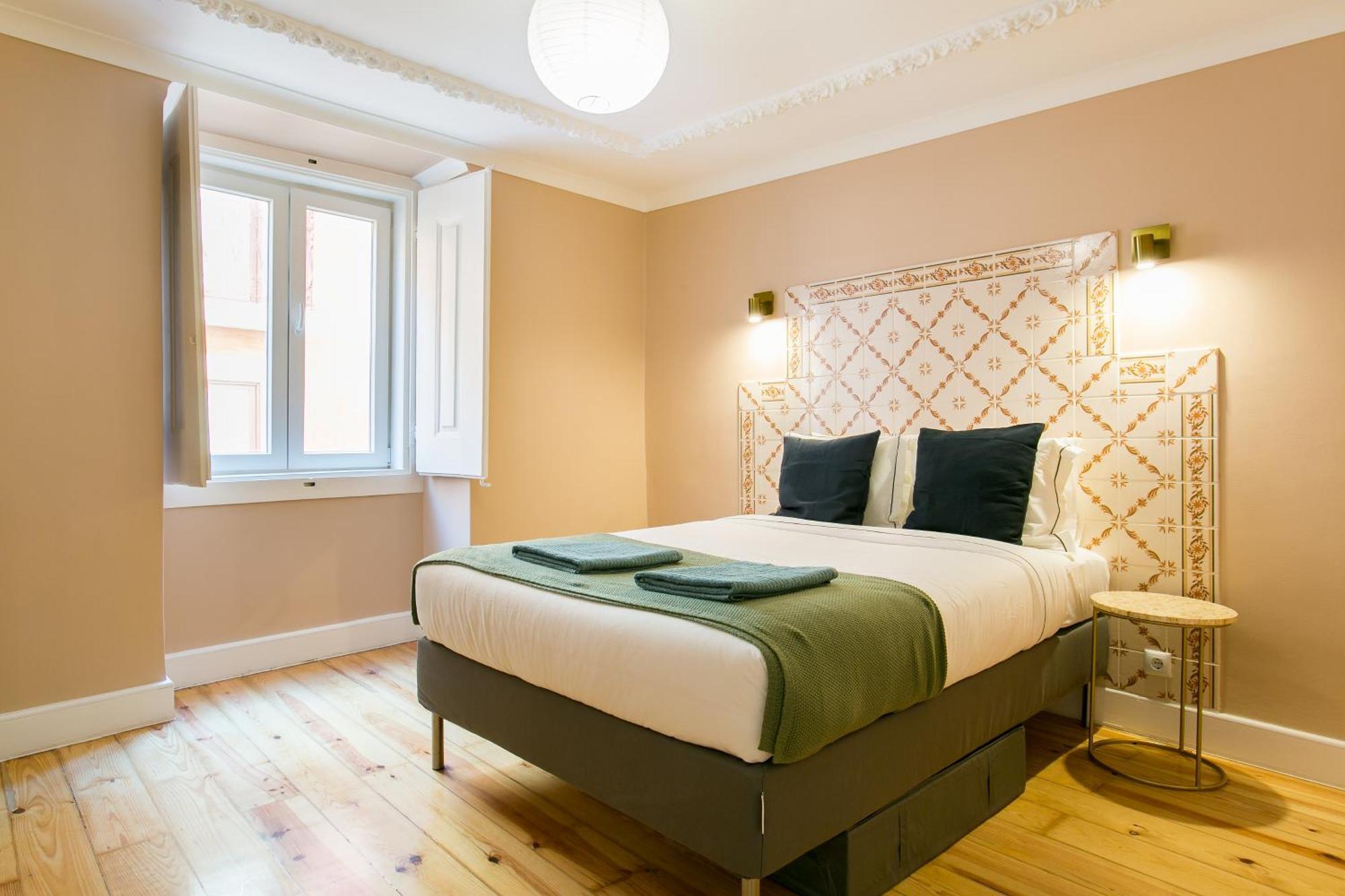 Historical Center, Large 2 Bedroom Apartment, Bright & Stylish Appartement *